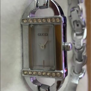 VINTAGE GUCCI WATCH WITH DIAMONDS